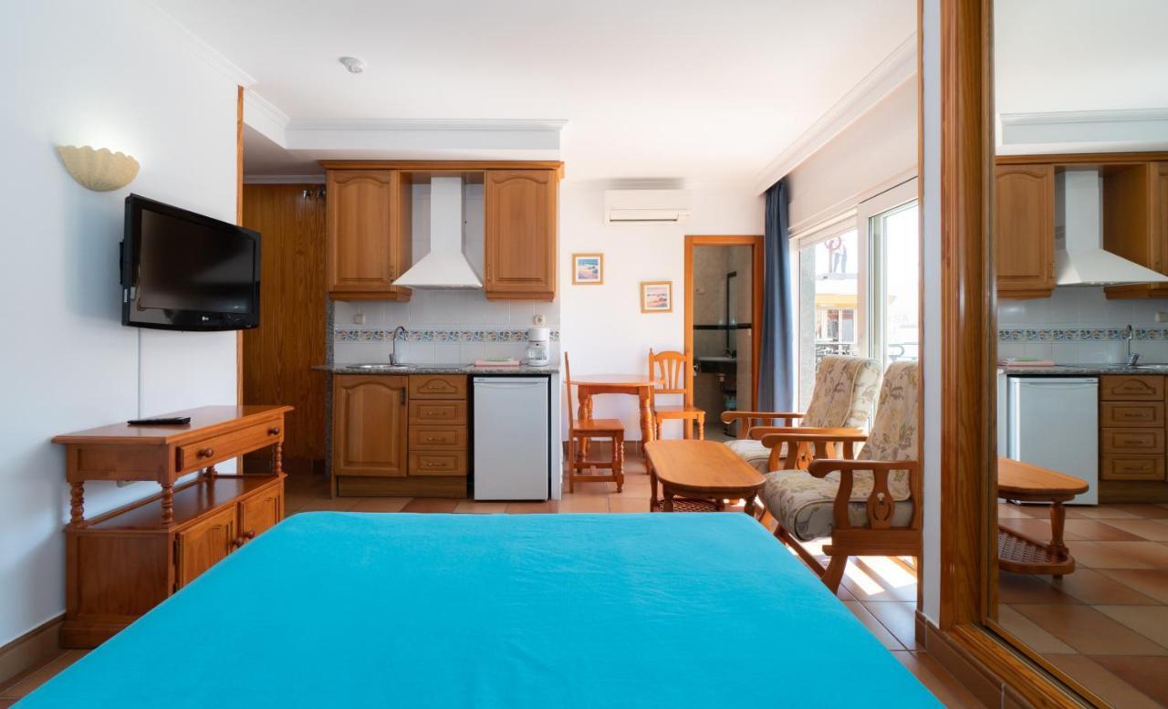 Apartamentos Leonor Carihuela Torremolinos Dış mekan fotoğraf