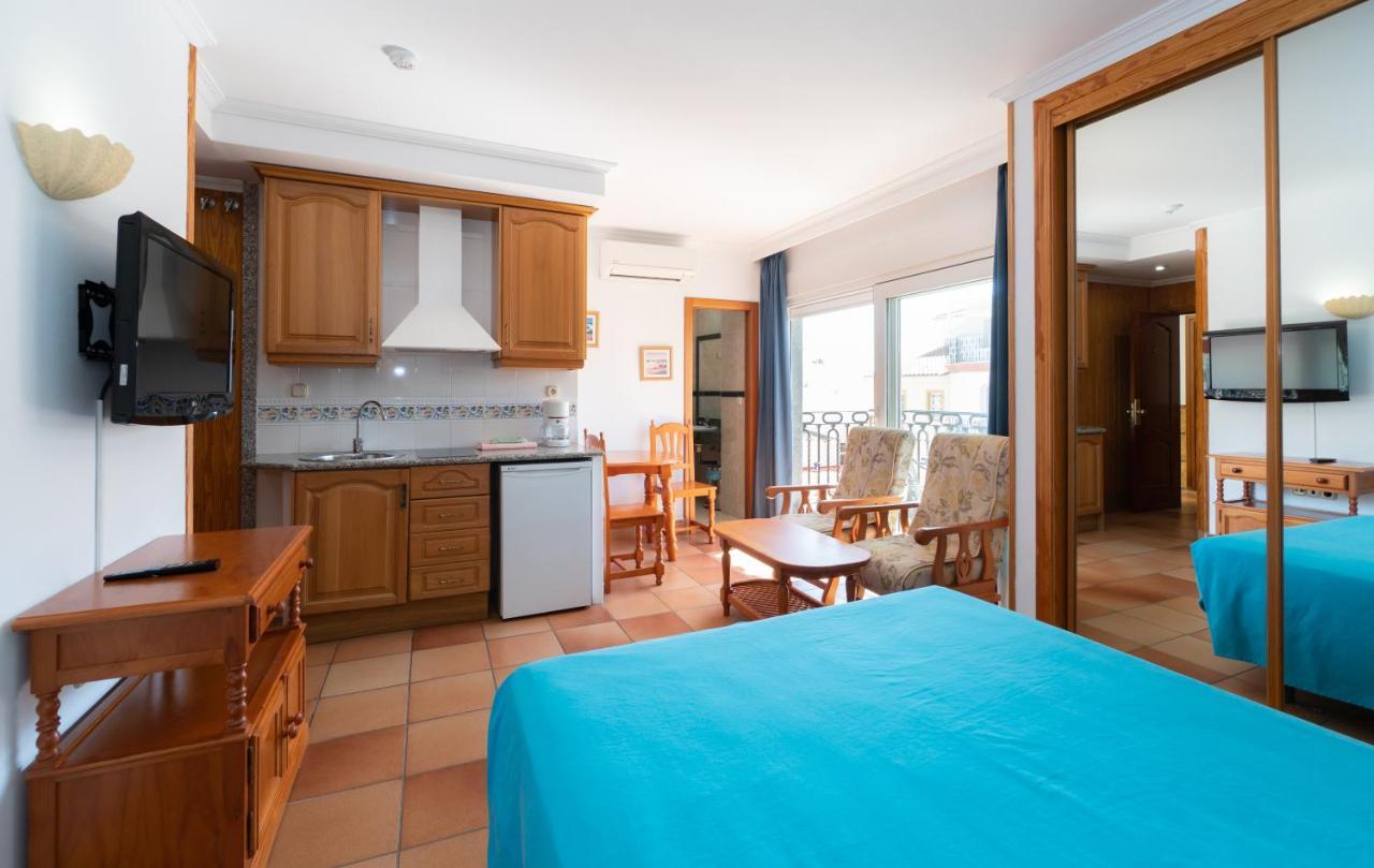 Apartamentos Leonor Carihuela Torremolinos Dış mekan fotoğraf