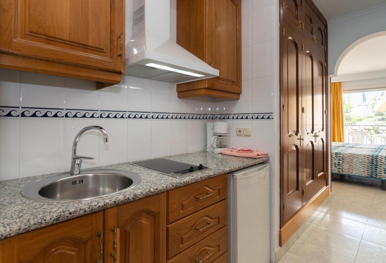 Apartamentos Leonor Carihuela Torremolinos Dış mekan fotoğraf