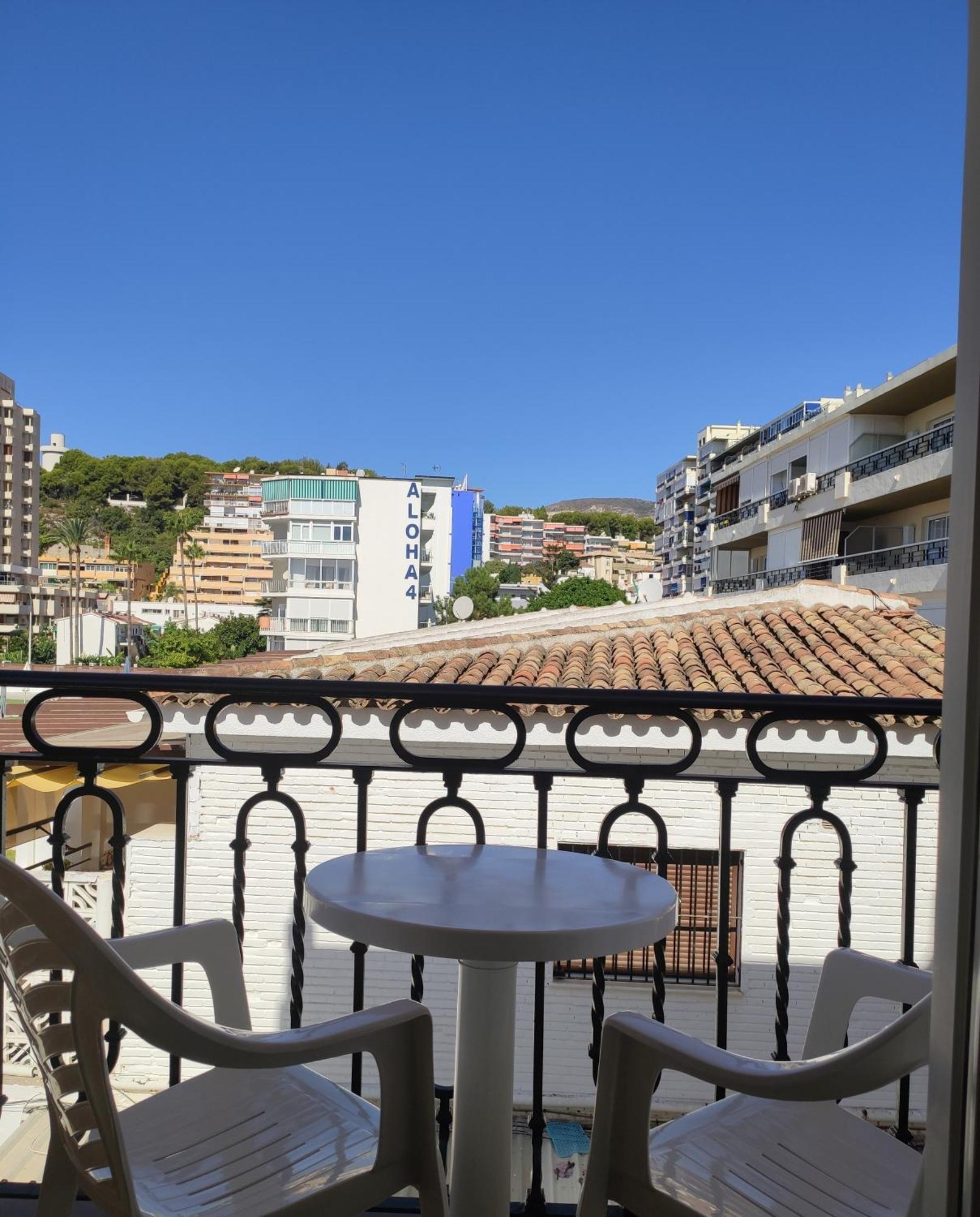 Apartamentos Leonor Carihuela Torremolinos Dış mekan fotoğraf