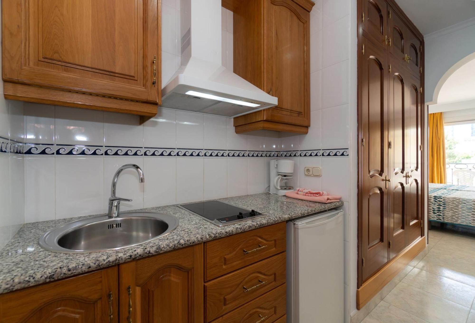 Apartamentos Leonor Carihuela Torremolinos Dış mekan fotoğraf