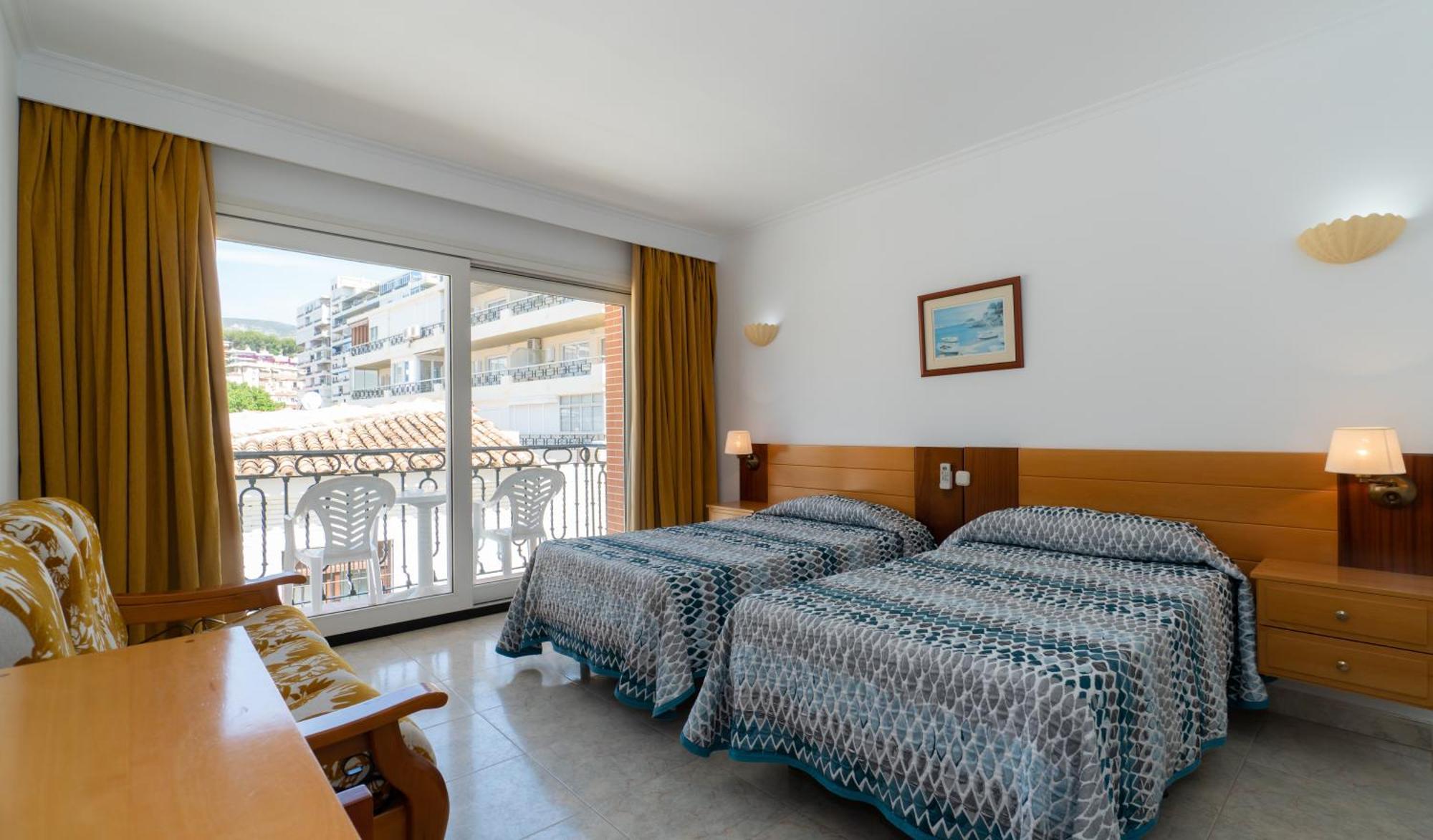 Apartamentos Leonor Carihuela Torremolinos Dış mekan fotoğraf