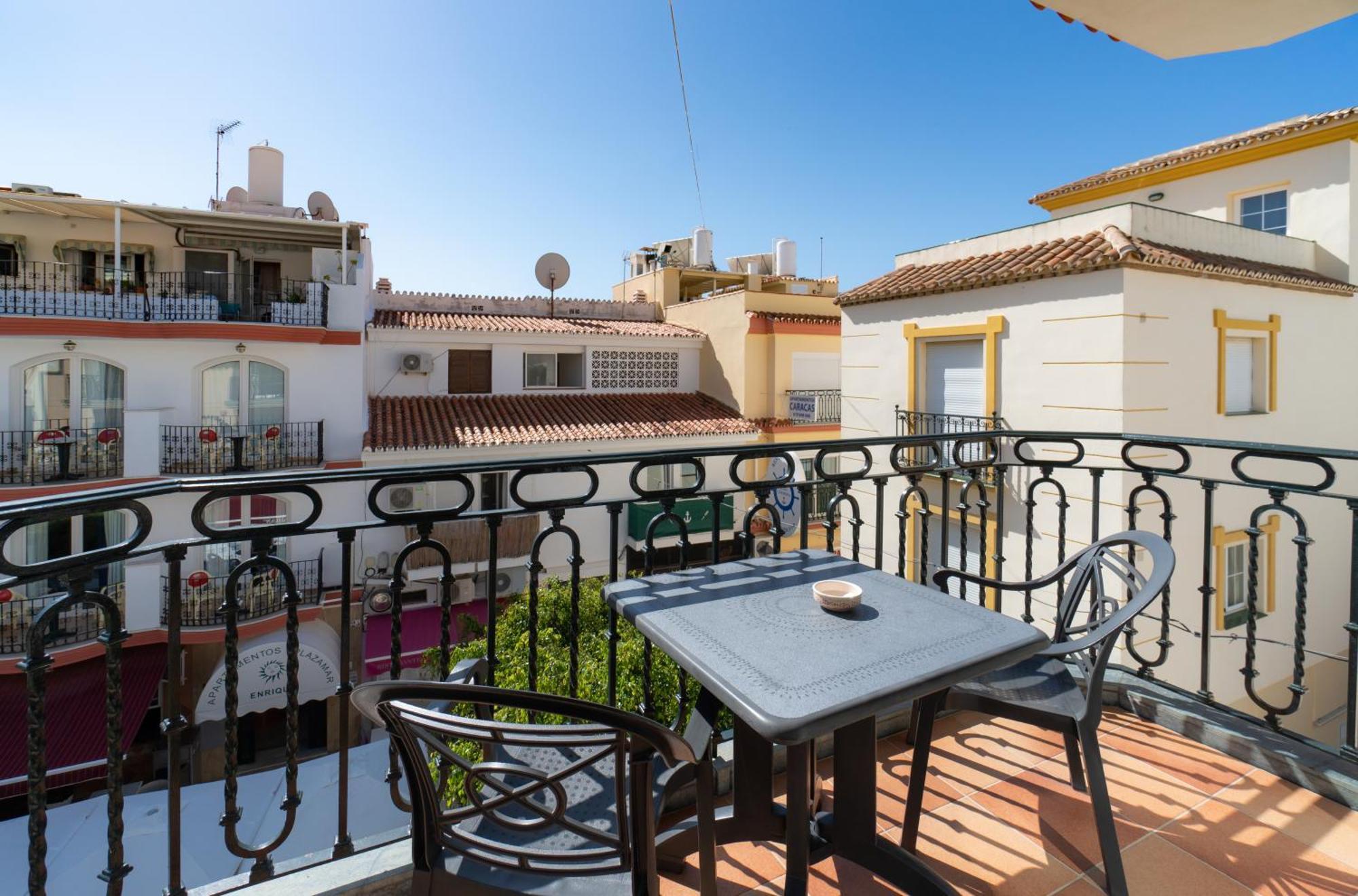 Apartamentos Leonor Carihuela Torremolinos Dış mekan fotoğraf