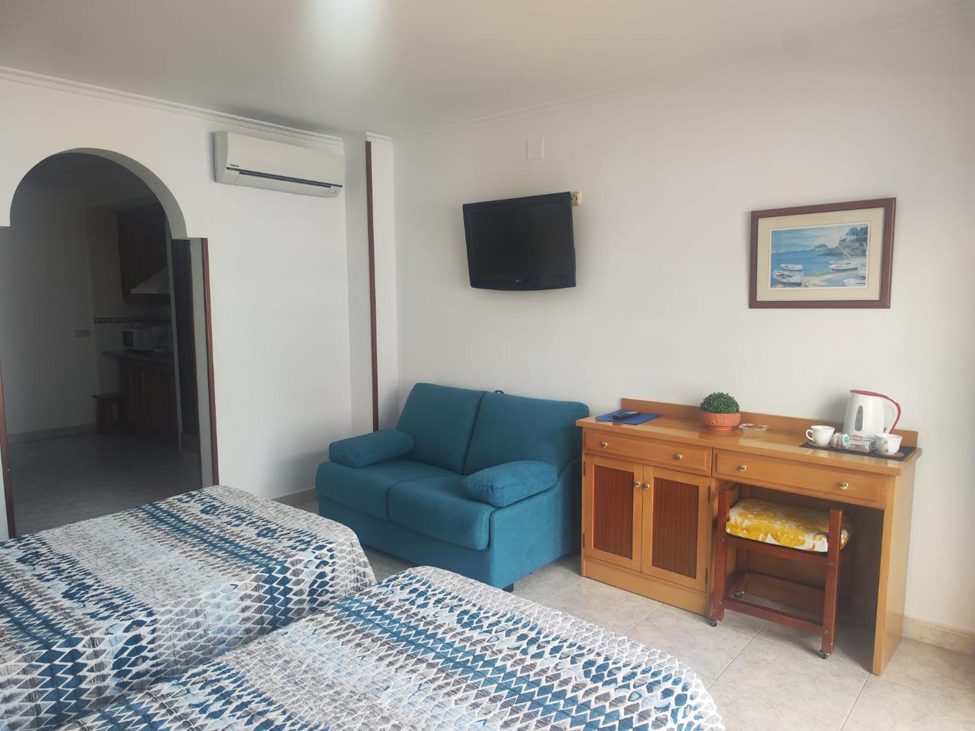 Apartamentos Leonor Carihuela Torremolinos Dış mekan fotoğraf