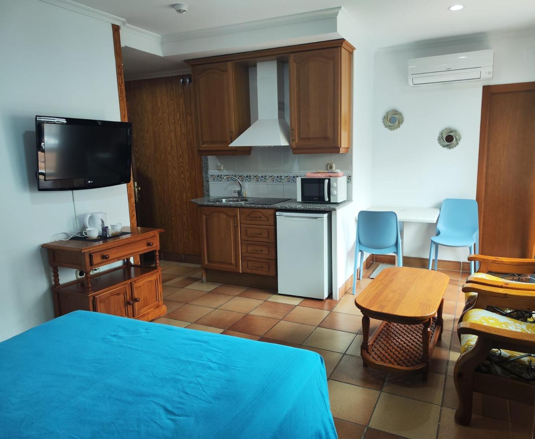 Apartamentos Leonor Carihuela Torremolinos Dış mekan fotoğraf