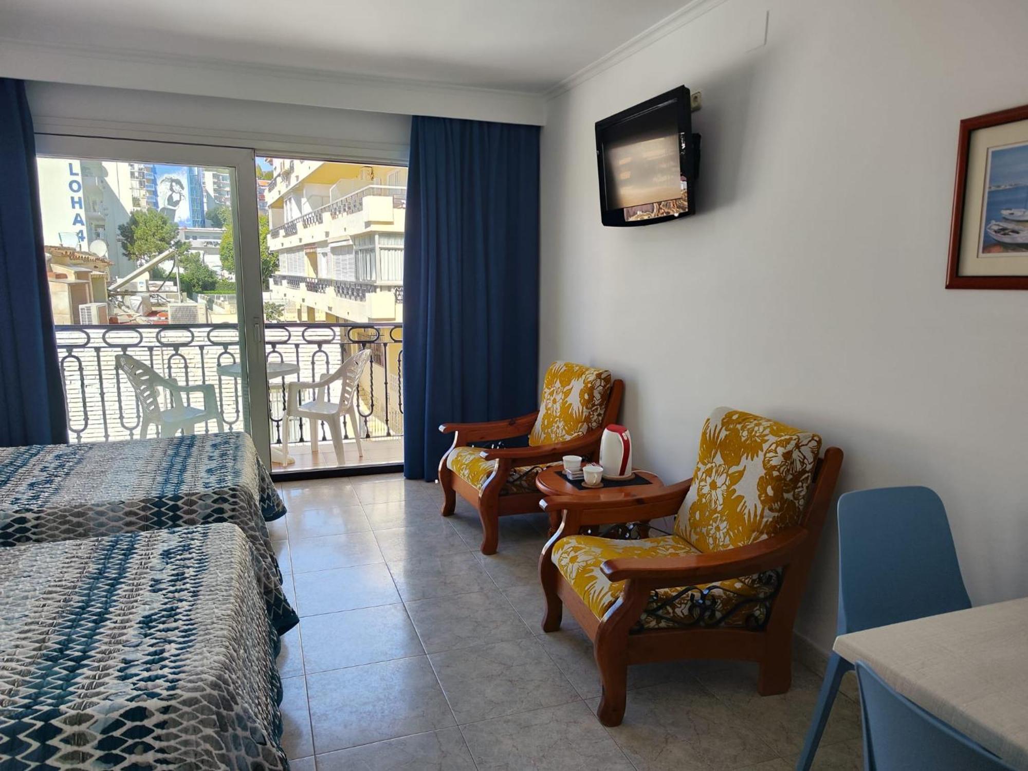 Apartamentos Leonor Carihuela Torremolinos Dış mekan fotoğraf