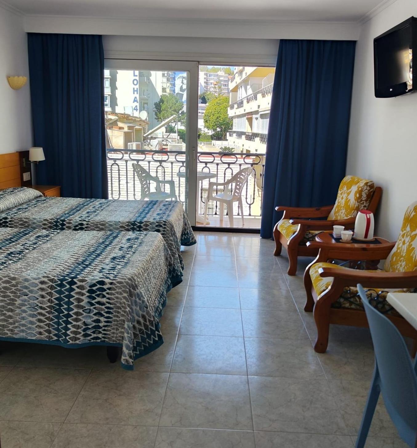 Apartamentos Leonor Carihuela Torremolinos Dış mekan fotoğraf