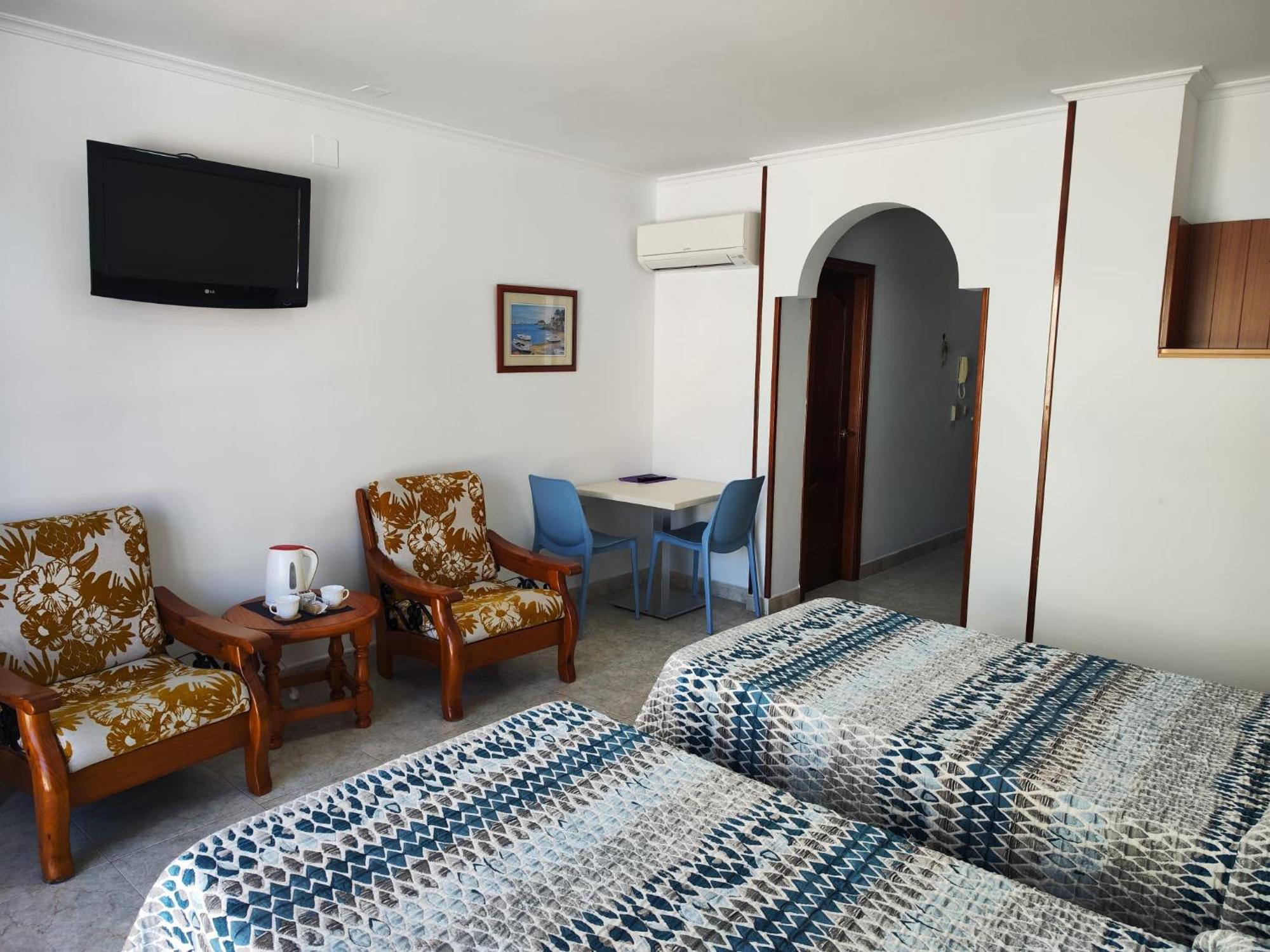 Apartamentos Leonor Carihuela Torremolinos Dış mekan fotoğraf