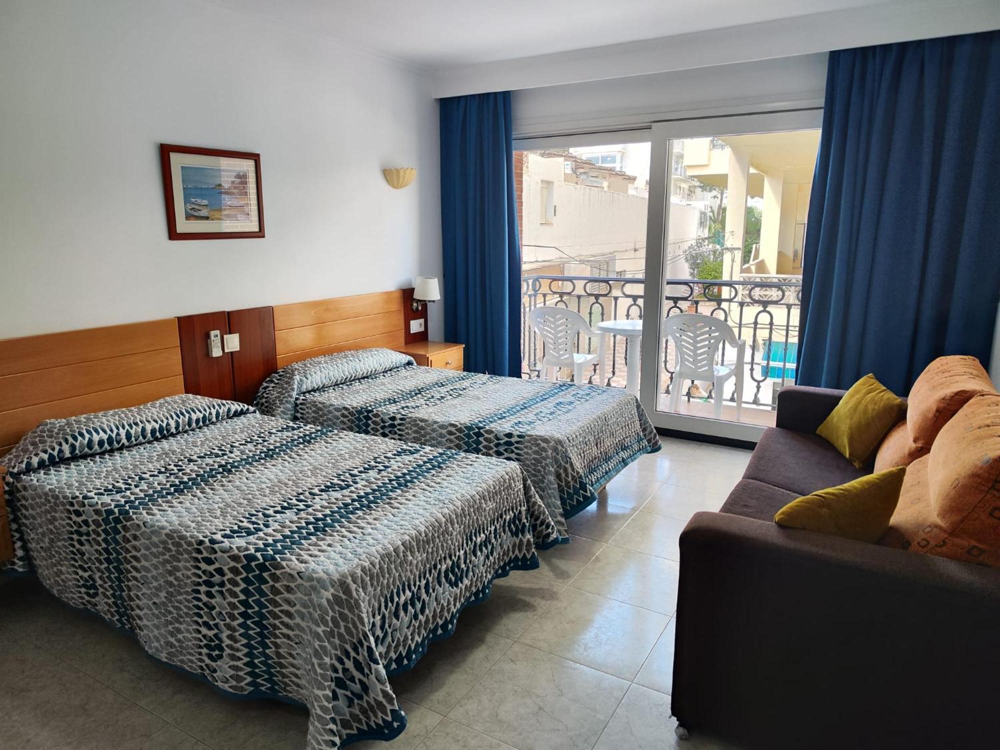 Apartamentos Leonor Carihuela Torremolinos Dış mekan fotoğraf