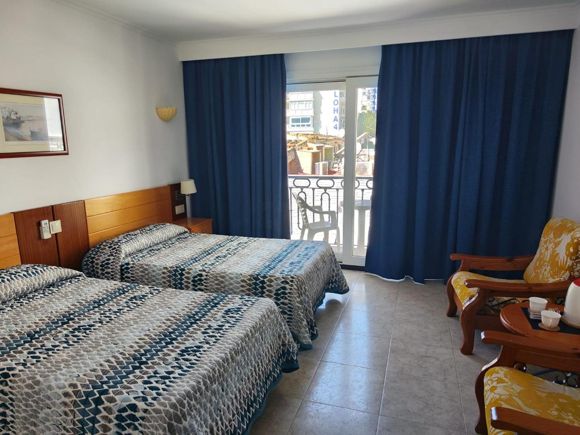 Apartamentos Leonor Carihuela Torremolinos Dış mekan fotoğraf