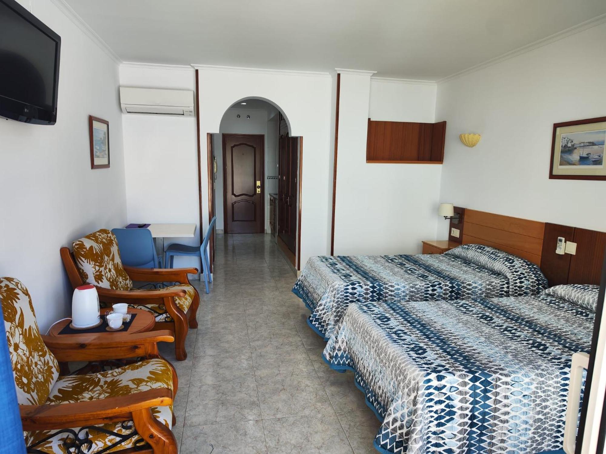 Apartamentos Leonor Carihuela Torremolinos Dış mekan fotoğraf