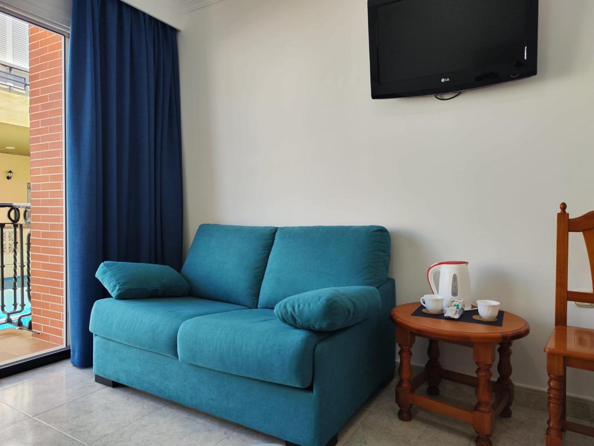 Apartamentos Leonor Carihuela Torremolinos Dış mekan fotoğraf