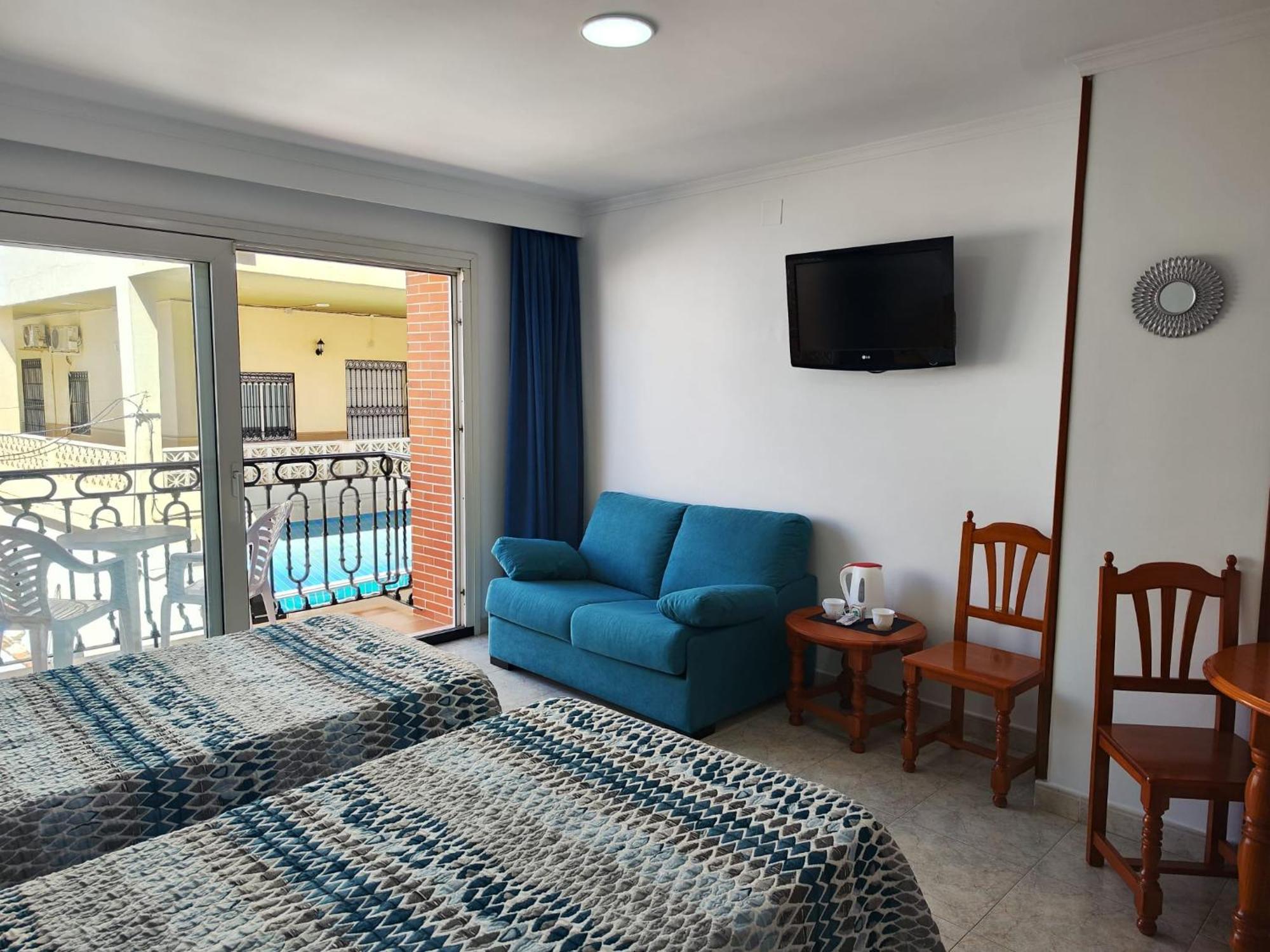 Apartamentos Leonor Carihuela Torremolinos Dış mekan fotoğraf