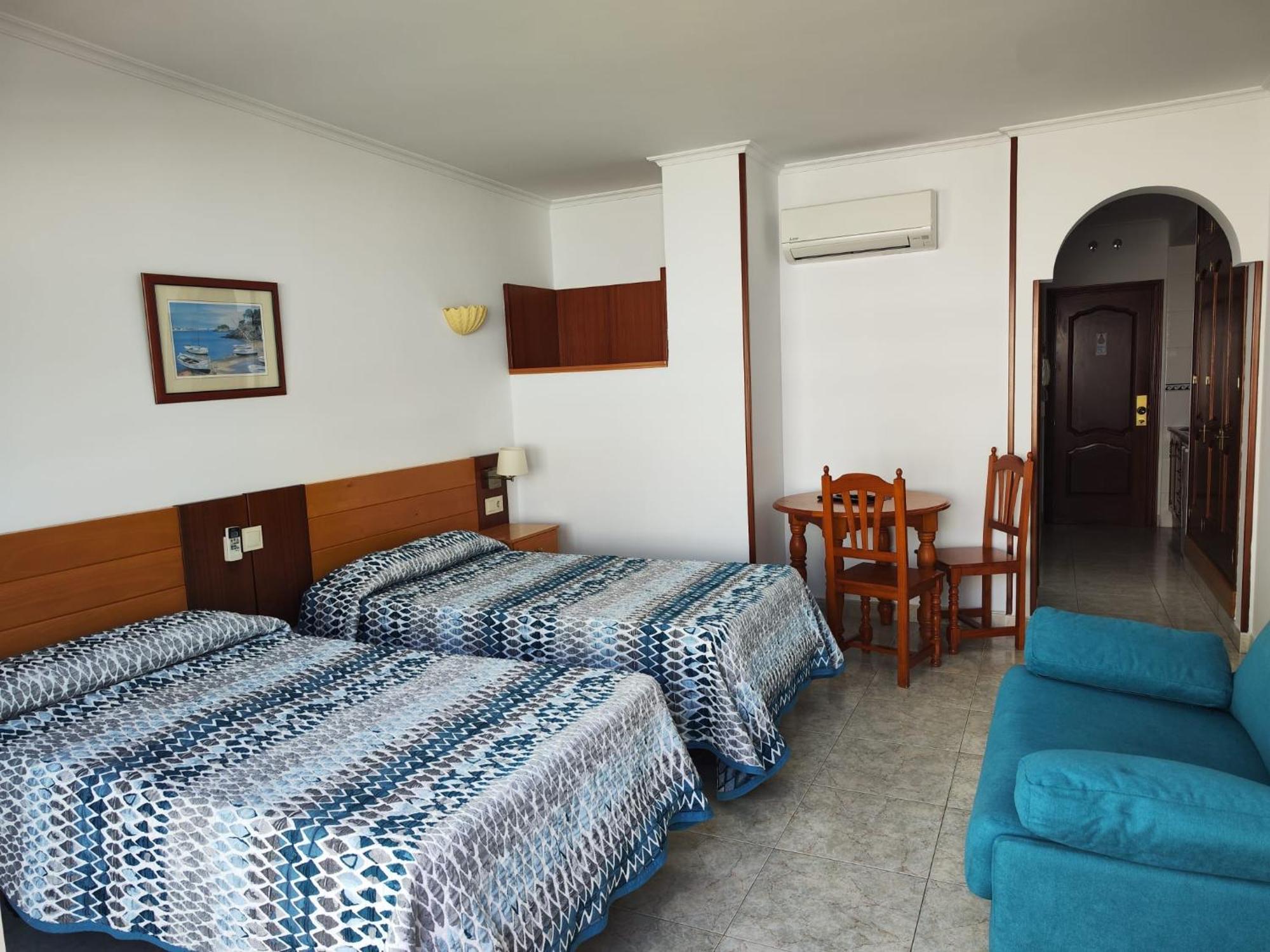 Apartamentos Leonor Carihuela Torremolinos Dış mekan fotoğraf