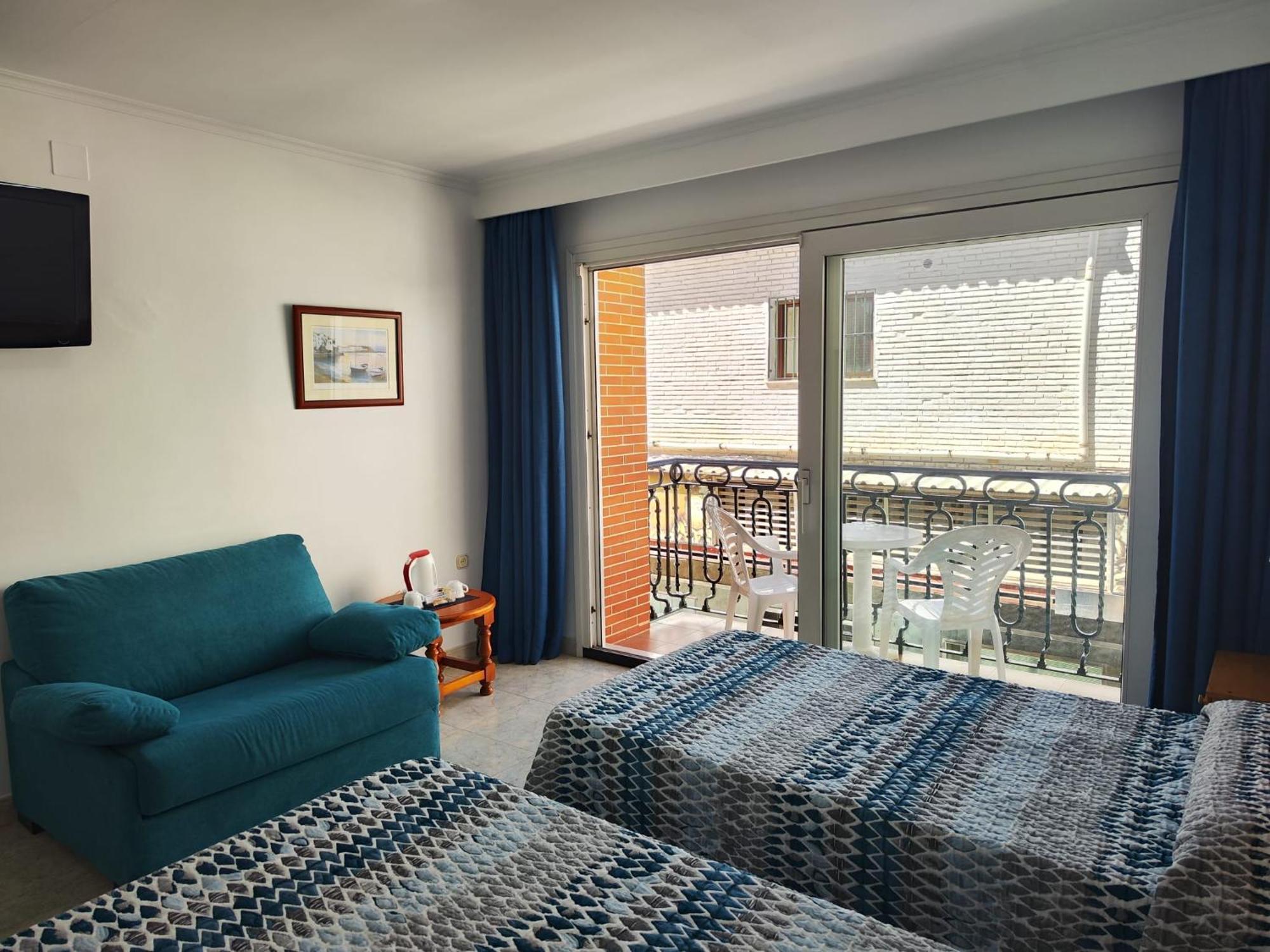 Apartamentos Leonor Carihuela Torremolinos Dış mekan fotoğraf