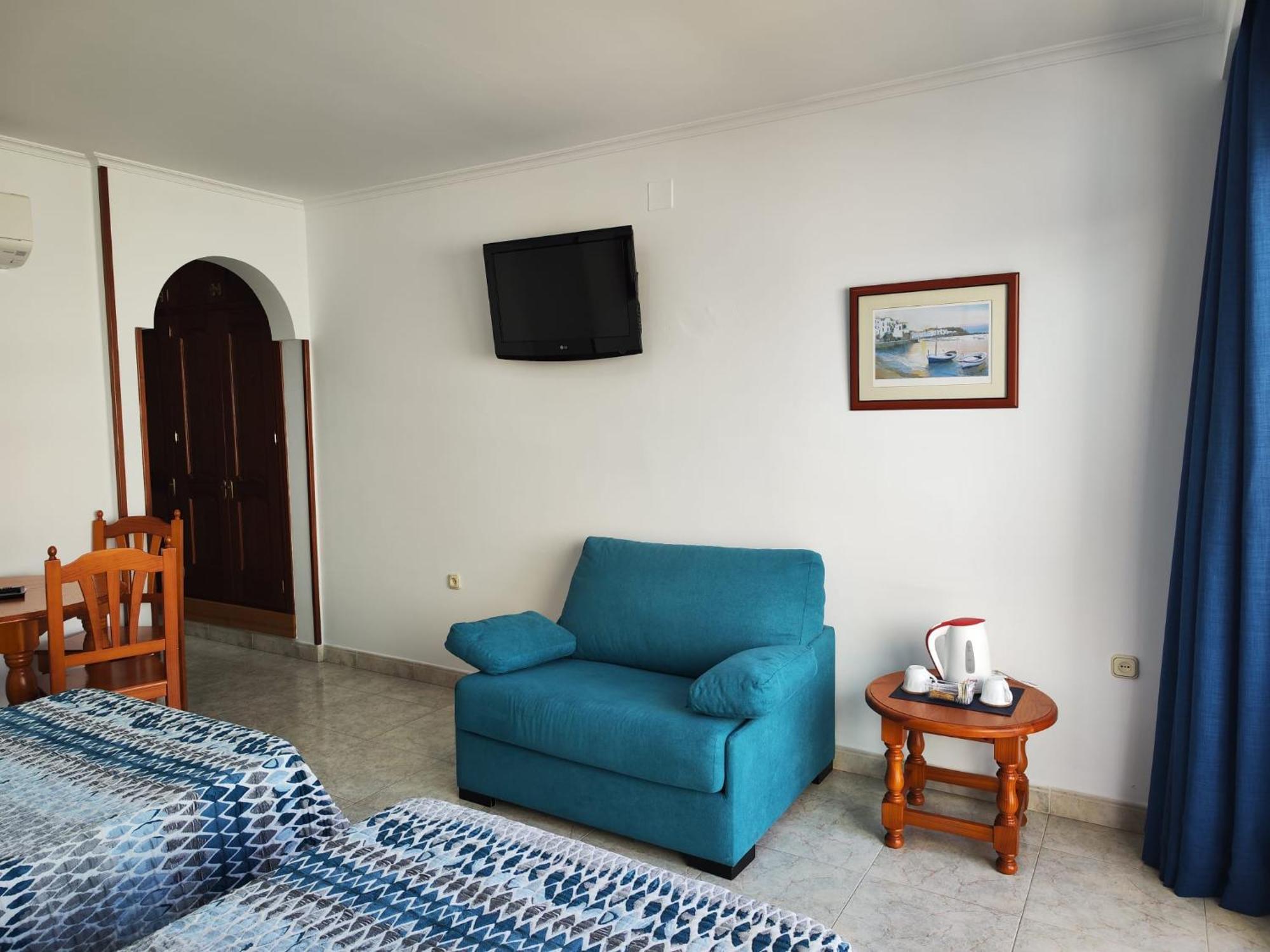Apartamentos Leonor Carihuela Torremolinos Oda fotoğraf