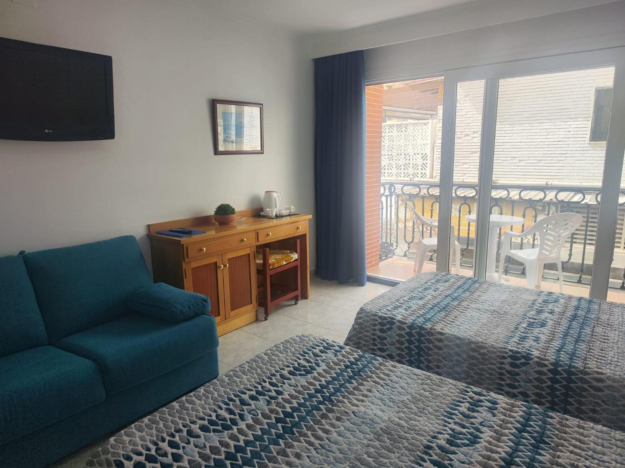 Apartamentos Leonor Carihuela Torremolinos Oda fotoğraf