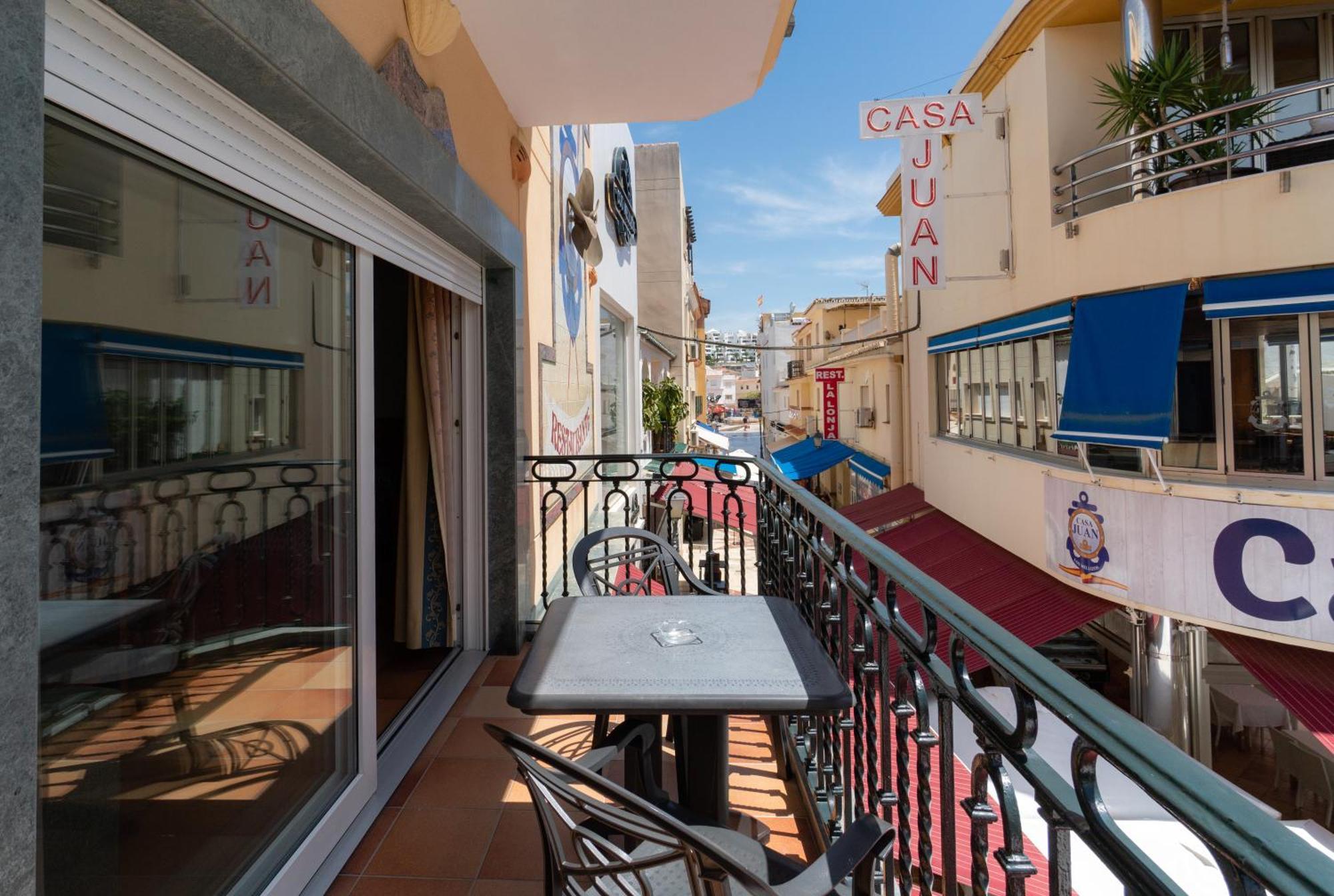 Apartamentos Leonor Carihuela Torremolinos Oda fotoğraf
