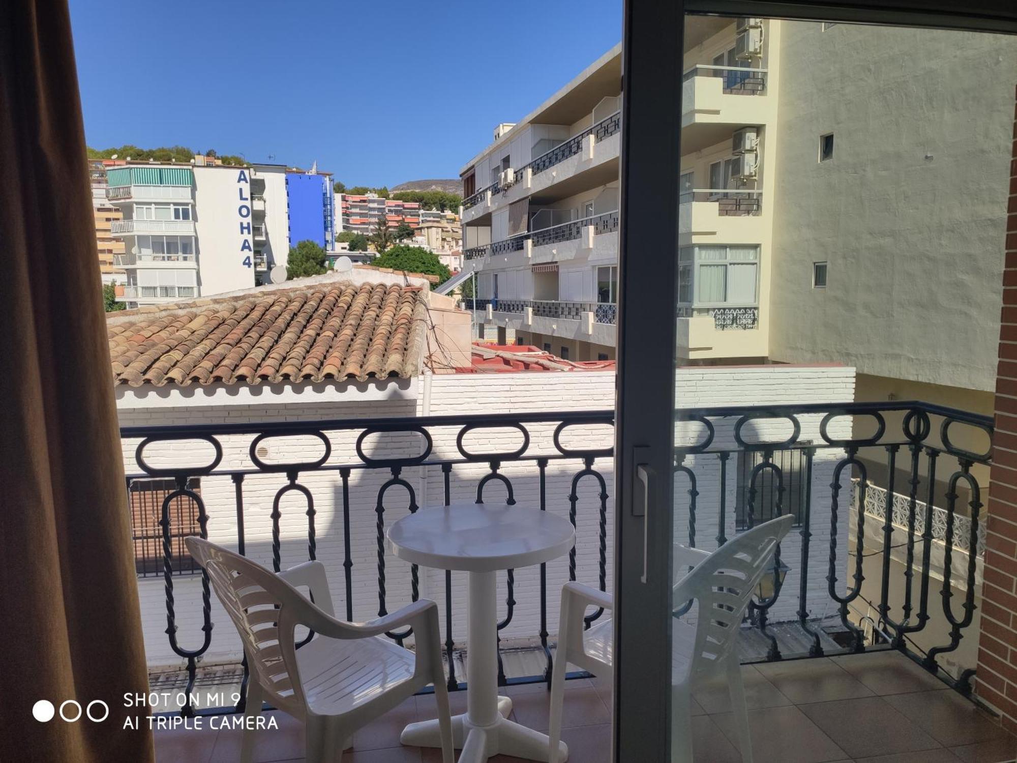 Apartamentos Leonor Carihuela Torremolinos Oda fotoğraf